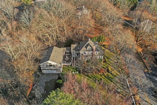 Building Photo - 209 Curve St