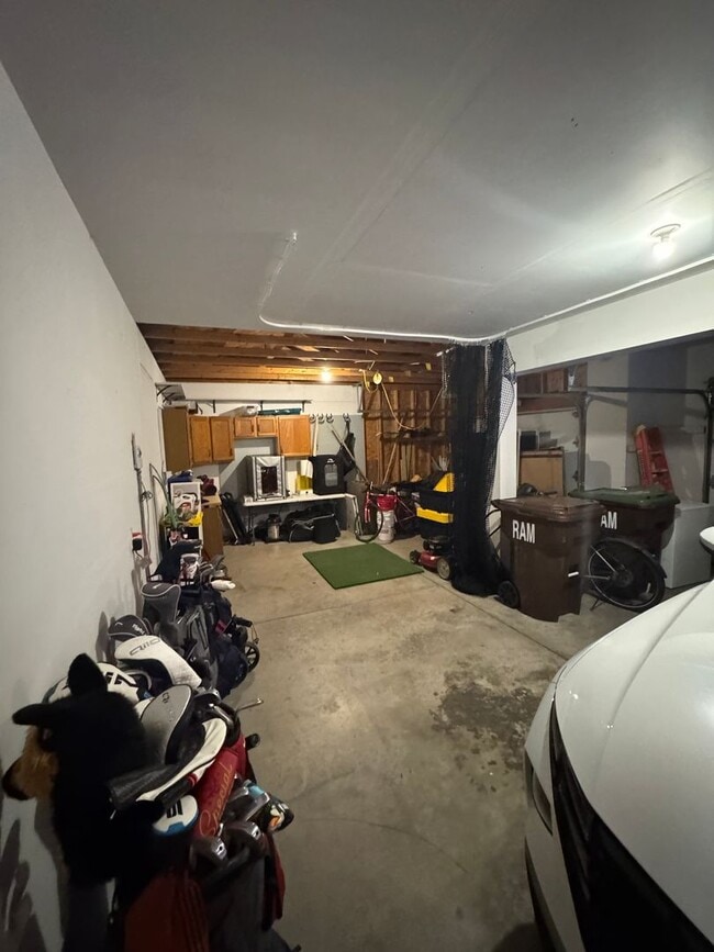 Building Photo - Beautiful 5 Bedroom home in Wellington