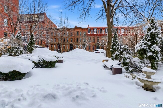 Building Photo - 1 Linden Pl