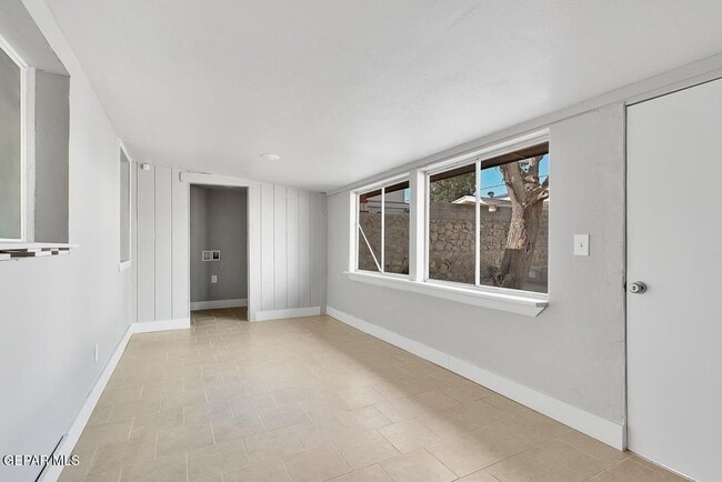 Building Photo - 5205 Yandell Dr