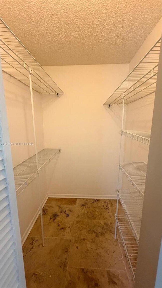 Building Photo - 11540 NW 27th Ct