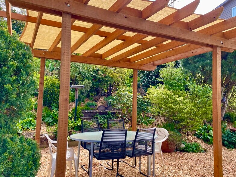 Outdoor seating area - 2801 14th Ave W
