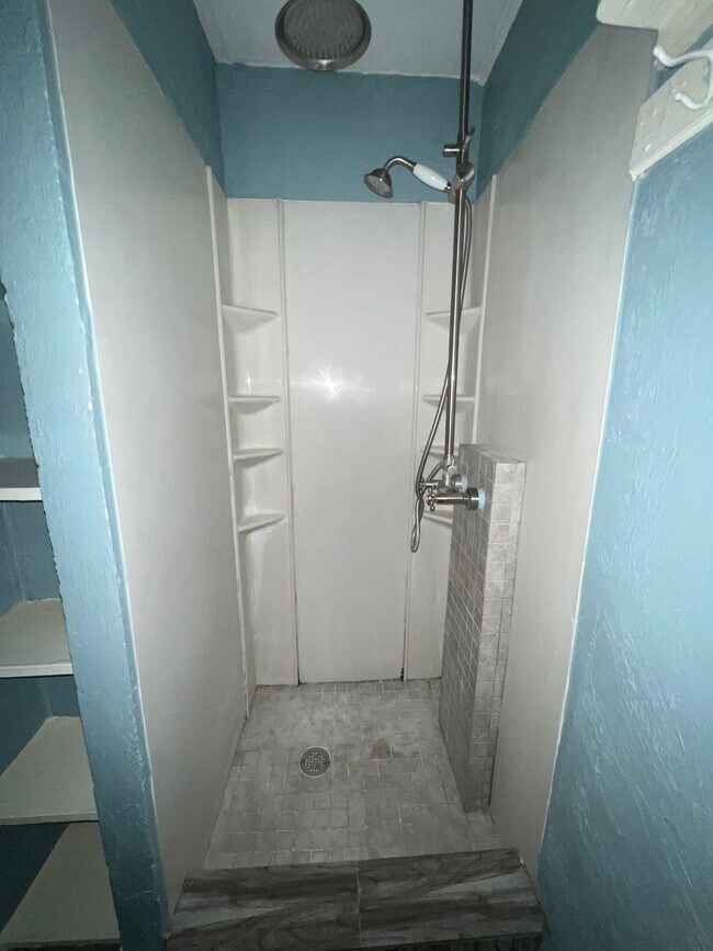 Building Photo - 1316 Aintree Ln