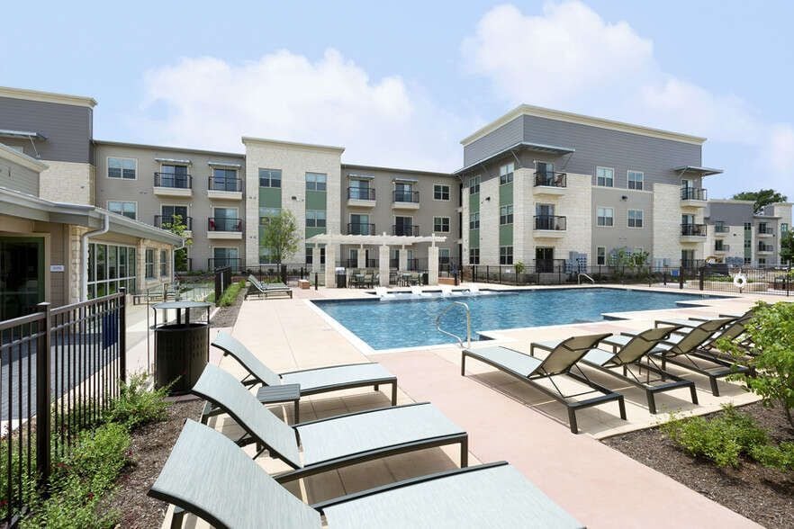Building Photo - 1680 Hero Way