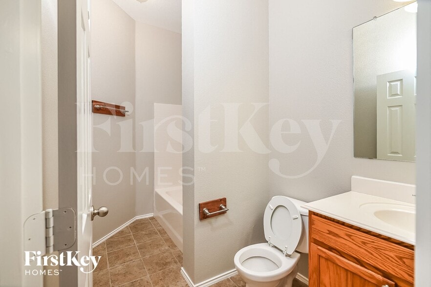 Building Photo - 215 Mulberry Dr