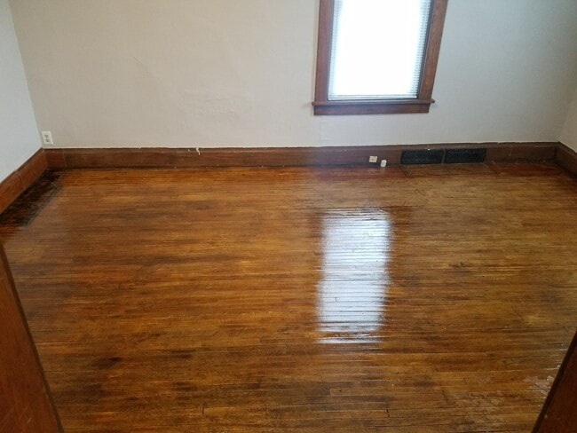 Building Photo - 1002 Burr