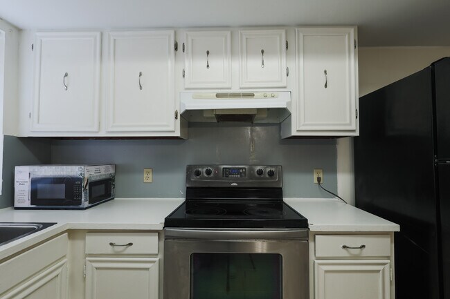 Building Photo - 10014 Stratmore Cir