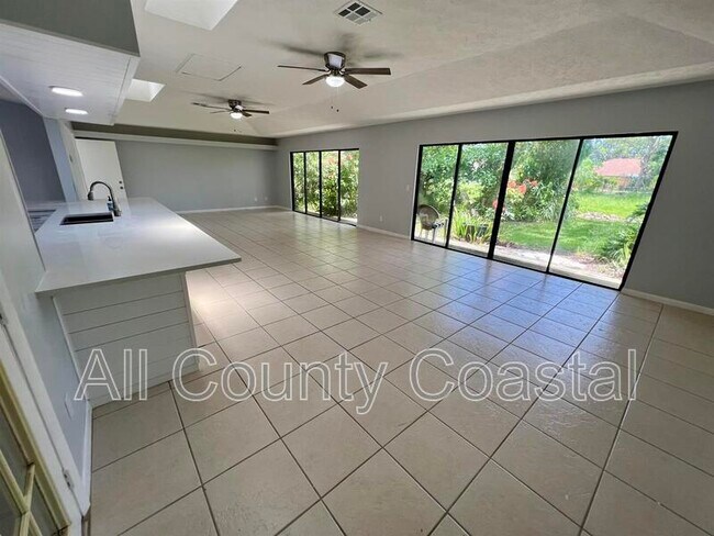 Building Photo - 2617 SW Chestnut Ln