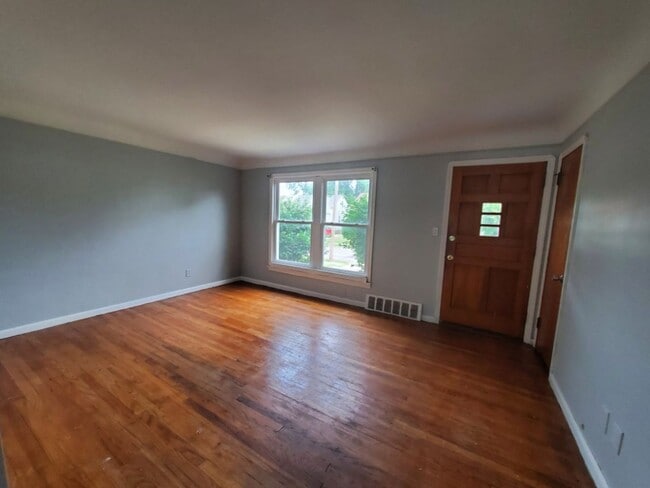 Building Photo - 16108 Edgewood Ave