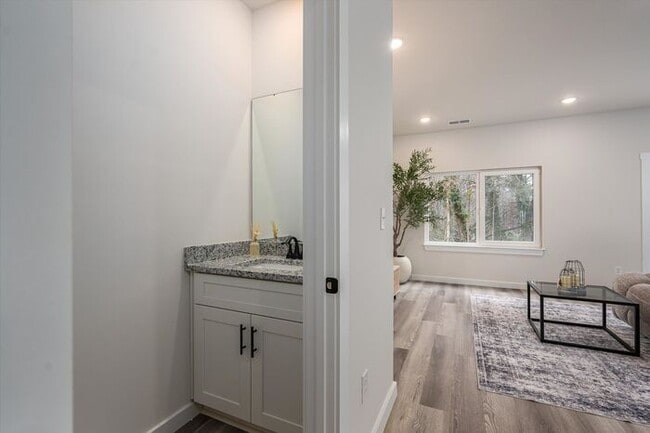 Building Photo - Brand-New Luxury Townhomes – Move-In Speci...