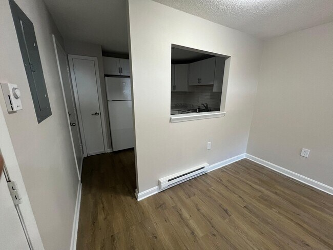 Building Photo - 328 Greenwood St