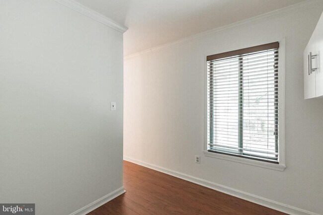 Building Photo - 2811 Lee Oaks Ct