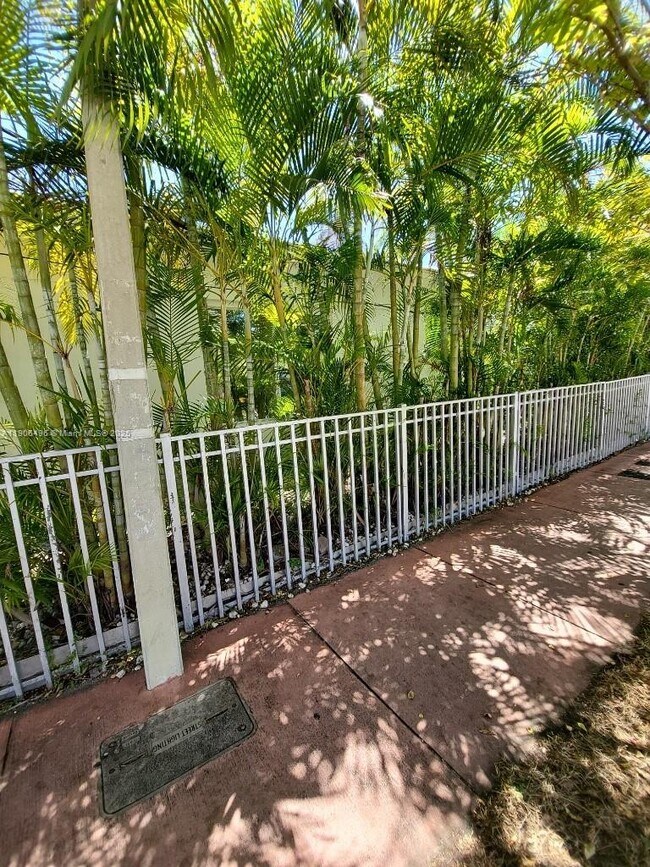 Building Photo - 7707 Hawthorne Ave