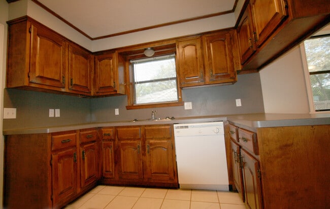 Building Photo - Great 3/2 CS Home in Raintree