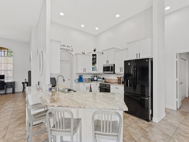 Building Photo - 6420 Parklane Ct