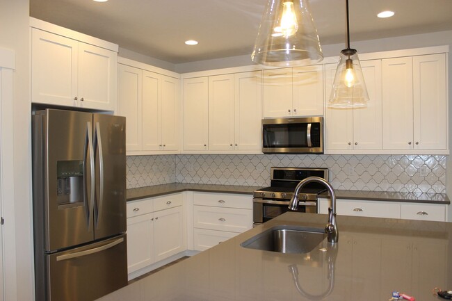Building Photo - Gorgeous home in Brookswood Crossing avail...
