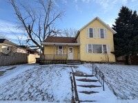 Building Photo - Cute 2 bed 1.5 baths house $750