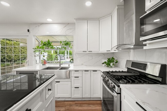 Building Photo - 27480 Cherry Creek Dr