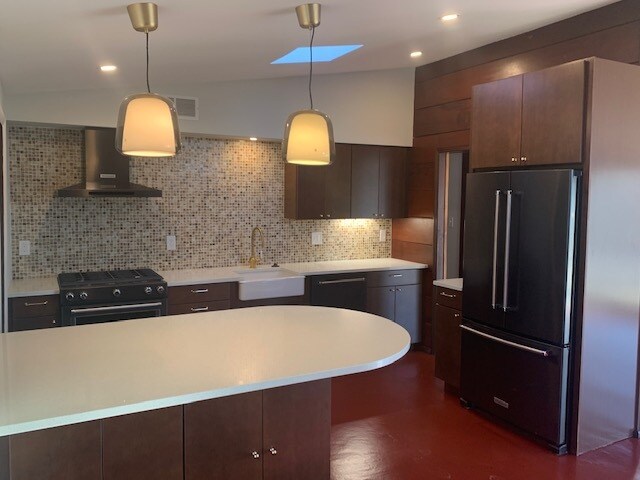 Building Photo - 713 Hutchins Dr