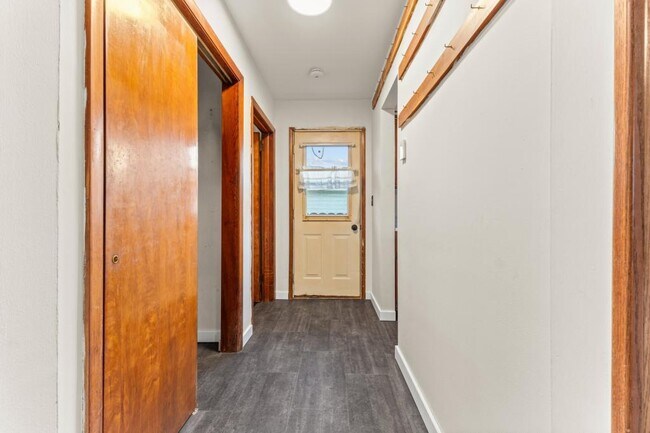 Building Photo - 2611 W 23rd St