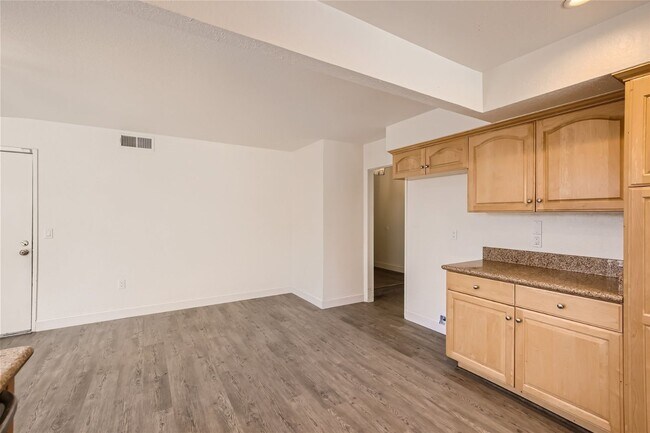 Building Photo - 3 Bedroom 2 Bath Single story Carlsbad hom...