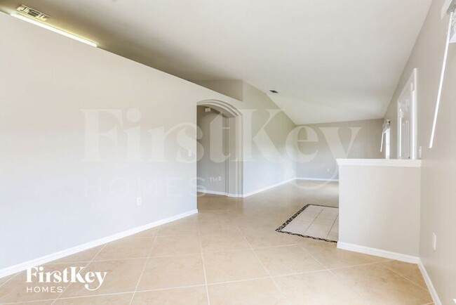 Building Photo - 320 Lancelot Ave