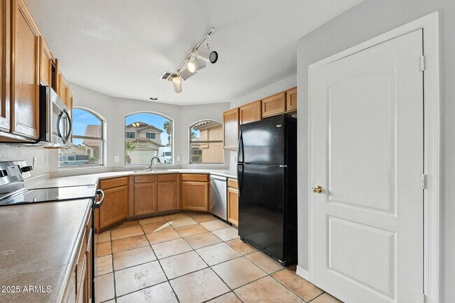 Building Photo - 12568 W Almeria Rd