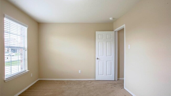 Building Photo - 5716 Hopkins Dr