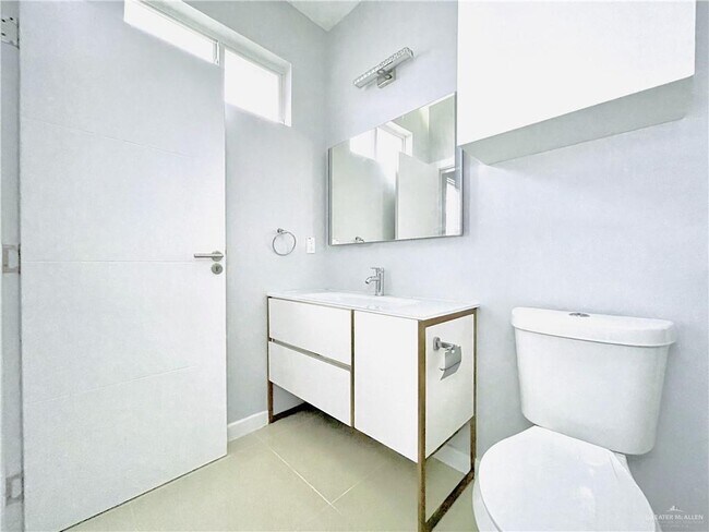 Building Photo - 23 Summerland Ln