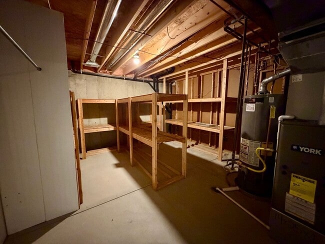 Building Photo - 3822 W 11th St