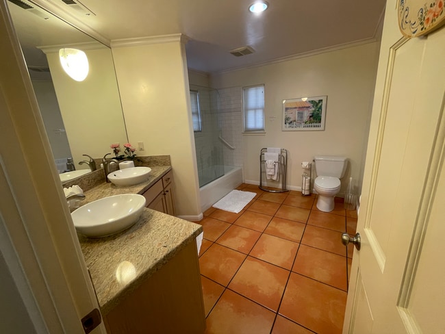 Building Photo - Beautiful Mediterranean 2-Bedroom House in...