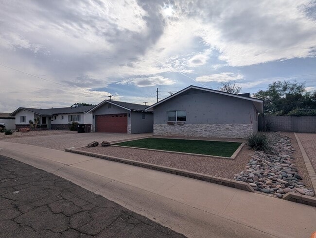 Building Photo - 2314 N 64th Pl