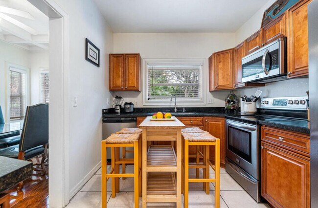 Building Photo - 5301 N Flagler Dr