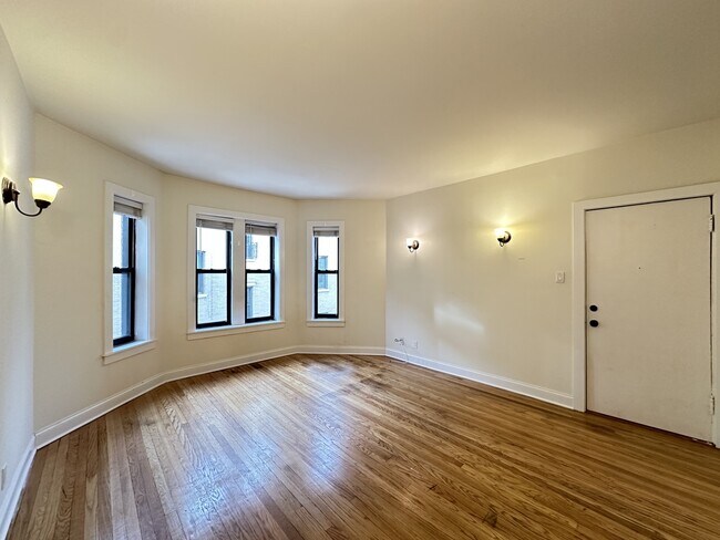 Building Photo - 4039.5 N Ashland Ave