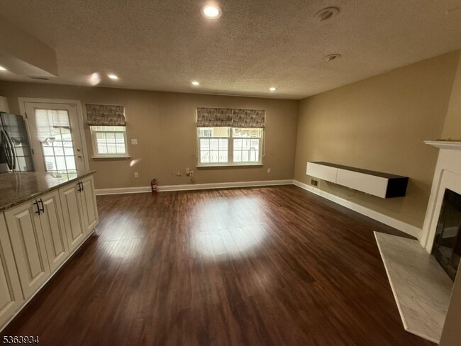 Building Photo - 88 Sapphire Ln