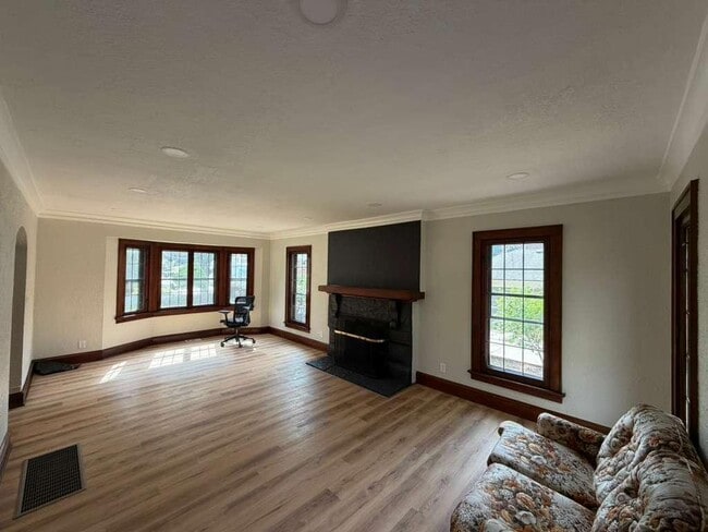 Building Photo - 2323 N 81st St