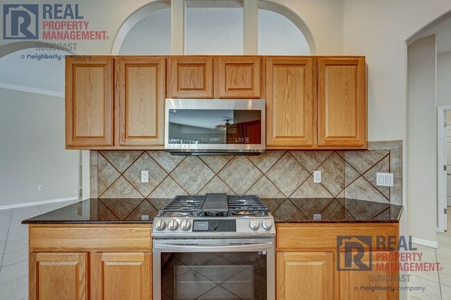 Building Photo - 652 Planters Manor Way