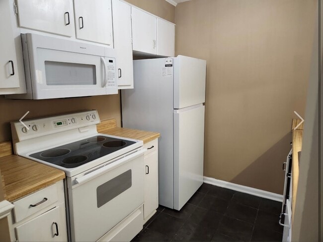 Building Photo - Oaks Townhouses