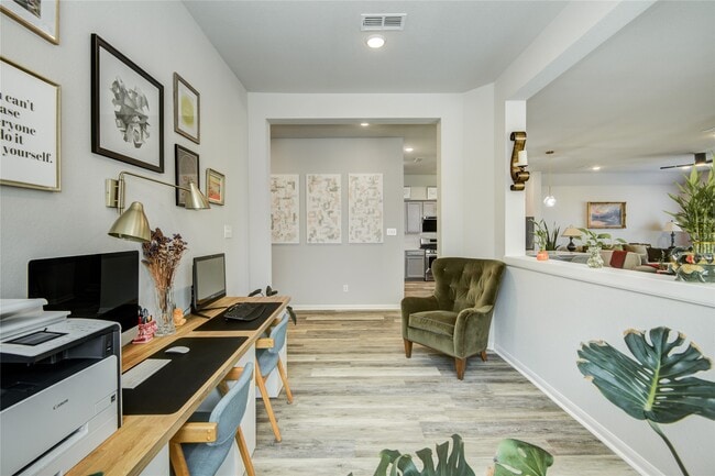 Building Photo - 2815 Torrey Pines Dr