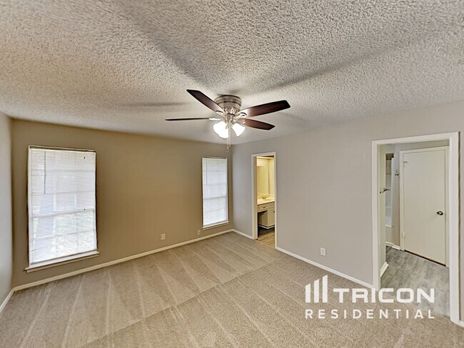 Building Photo - 9941 Farmington Dr