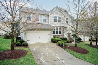 Building Photo - Gorgeous LARGE Family Home!
