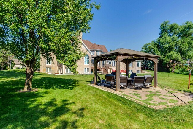 Building Photo - 14 Pentwater Dr