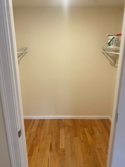 Building Photo - 520 Main St