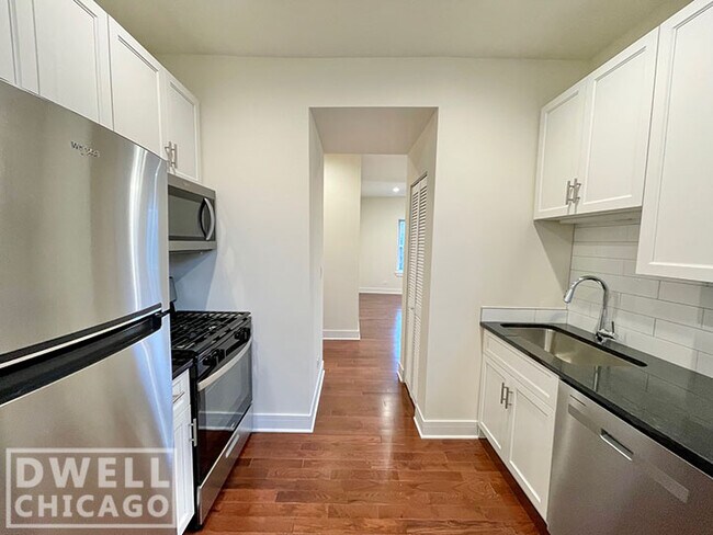 Primary Photo - 1145 W Lunt Ave