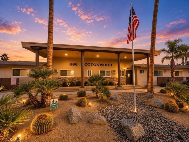 Building Photo - 685 E Vista Chino
