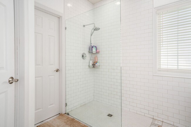 Building Photo - 7179 Fernridge Dr