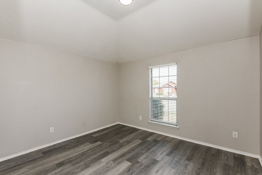 Building Photo - 1007 Andrew St