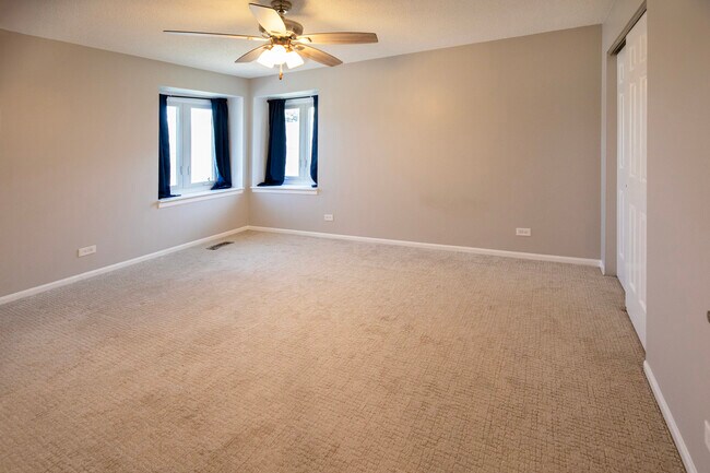 Building Photo - 329 Redwing Dr