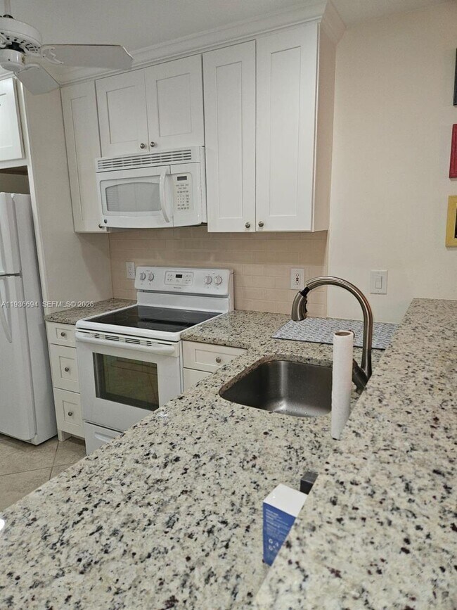 Building Photo - 1335 Mainsail Dr