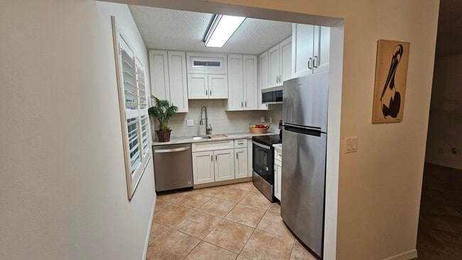 Building Photo - 1441 Ocean Dr